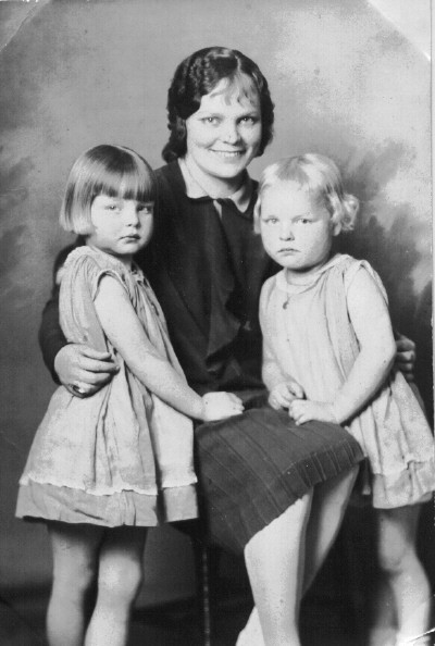 Olga (Isaacson) Toy and her daughters